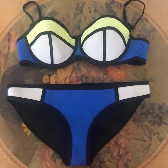 Triangl Bikini - Picture 1 of 1